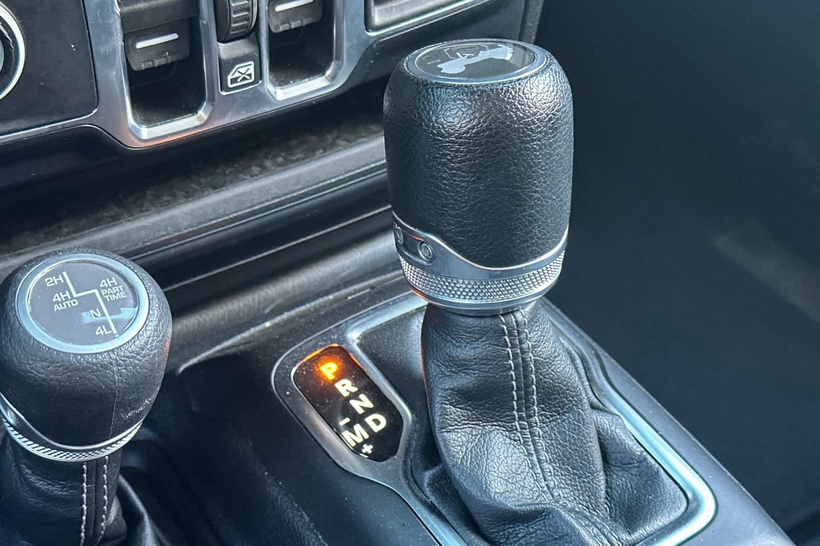 Used 2024 Jeep Wrangler Unlimited Sahara AWD/4WD image 22