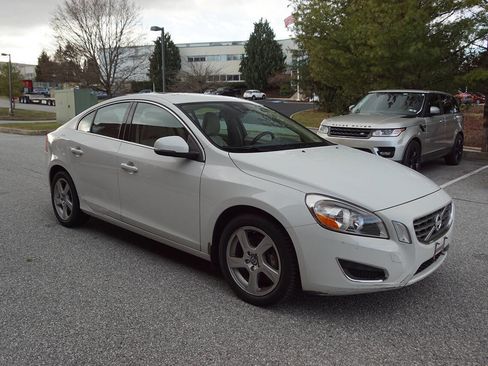 Used 2012 Volvo S60 T5 image 10