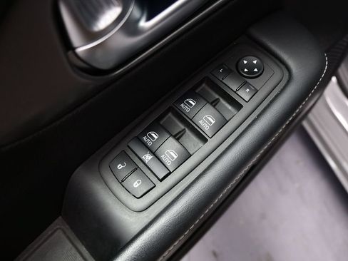 Used 2025 Chrysler Pacifica Select FWD image 16