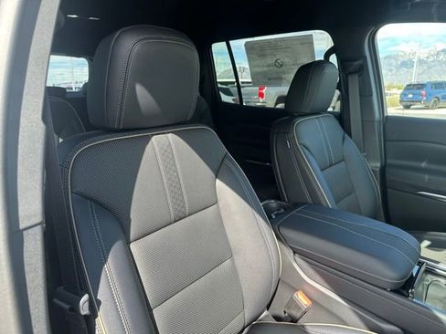 New 2026 Chevrolet Traverse High Country w/ LPO, Floor Liner Package AWD/4WD image 18