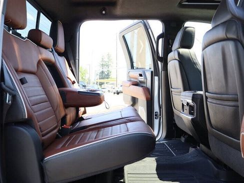 Used 2024 GMC Sierra 3500 Denali Ultimate AWD/4WD image 31