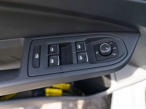 Used 2022 Volkswagen Golf R image 26