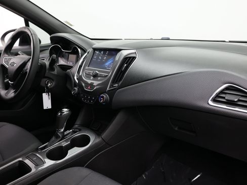 Used 2018 Chevrolet Cruze LT w/ Redline Edition FWD image 35