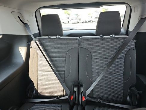 Used 2023 GMC Acadia SLE w/ Driver Convenience Package image 9