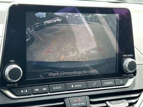 Used 2025 Nissan Altima 2.5 SV FWD image 34
