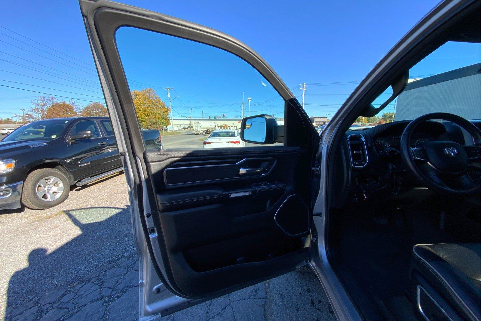 Used 2024 RAM 1500 Laramie AWD/4WD image 19