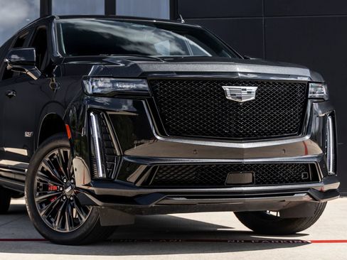 Used 2024 Cadillac Escalade V w/ LPO, ONYX Package AWD/4WD image 5