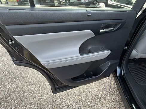 Used 2022 Toyota Highlander XLE image 20