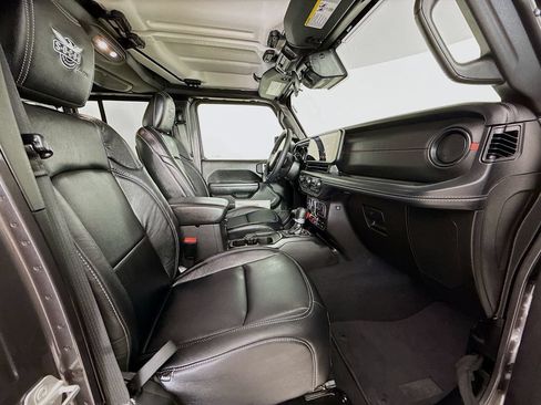 Used 2025 Jeep Wrangler Unlimited Rubicon AWD/4WD image 30