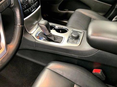 Used 2020 Jeep Grand Cherokee Limited image 17