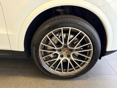 Used 2022 Porsche Cayenne Platinum Edition AWD/4WD image 13
