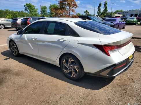 Used 2024 Hyundai Elantra Limited FWD image 3