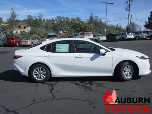 New 2026 Toyota Camry LE image 2