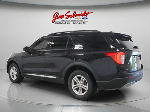 Used 2024 Ford Explorer XLT w/ Equipment Group 202A AWD/4WD image 5