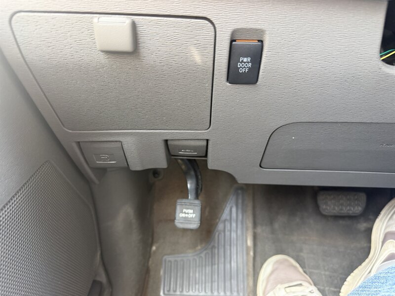 Used 2015 Toyota Sienna XLE w/ XLE Navigation Package AWD/4WD image 17