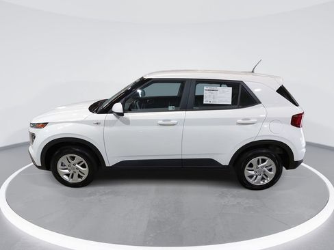 Certified 2025 Hyundai Venue SE FWD image 8