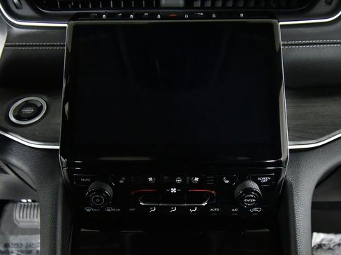 Used 2023 Jeep Grand Cherokee L Limited w/ Luxury Tech Group II AWD/4WD image 4
