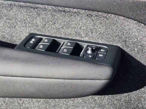 New 2026 Volvo XC40 B5 Ultra w/ Climate Package image 4