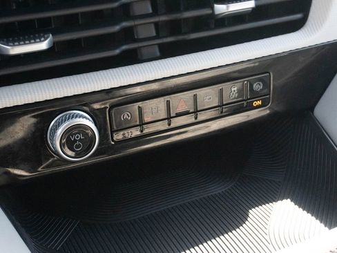 Used 2025 Ford Explorer Active w/ Active Comfort Package RWD image 29