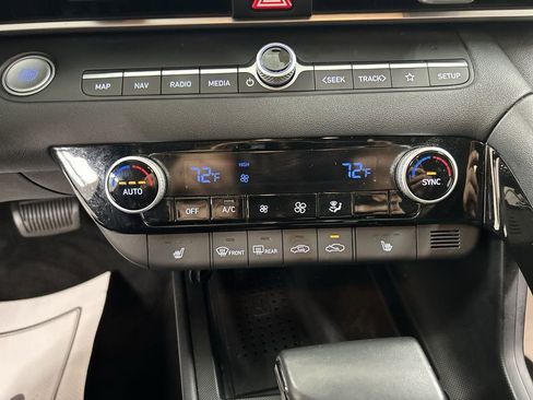 Used 2023 Hyundai Elantra SEL w/ Convenience Package image 17