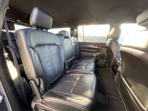 Used 2023 Jeep Wagoneer Series III w/ Preferred Equipment Group image 26