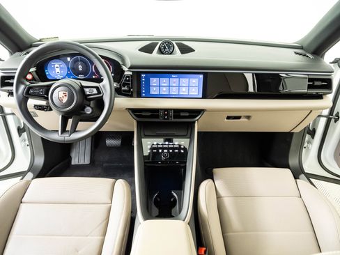 Used 2025 Porsche Macan Electric RWD image 19