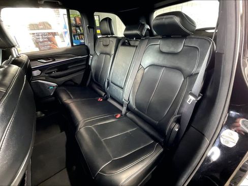 Used 2022 Jeep Grand Cherokee Overland image 14