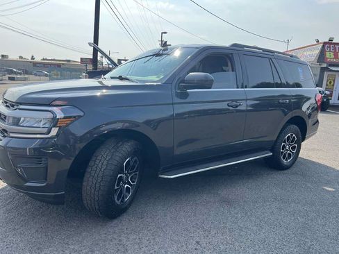 Used 2022 Ford Expedition XLT AWD/4WD image 3