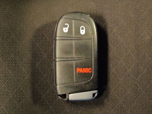 Used 2022 Jeep Grand Cherokee Laredo E RWD image 32