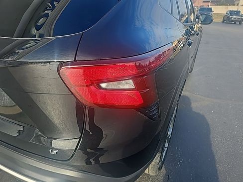 Used 2025 Chevrolet Trax LT w/ LT Convenience Package image 6