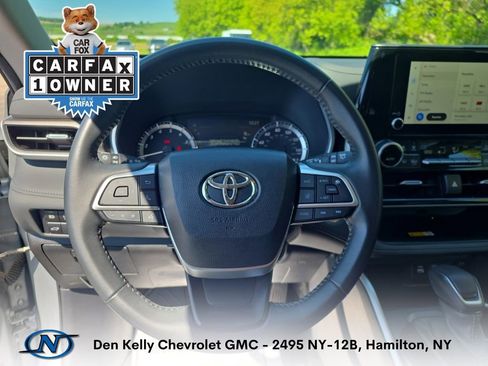 Used 2024 Toyota Highlander XLE AWD/4WD image 3