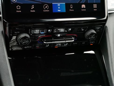 Used 2022 Jeep Grand Cherokee Trailhawk w/ Advanced Protech Group II AWD/4WD image 23