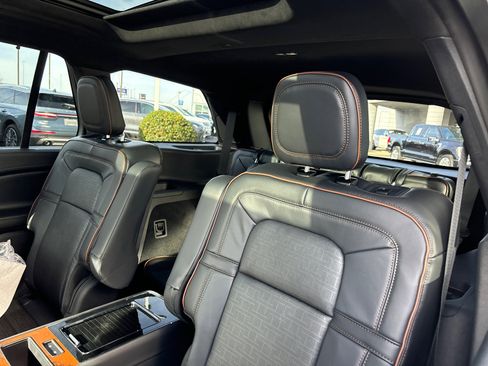 New 2025 Lincoln Aviator Black Label w/ Jet Appearance Package image 28