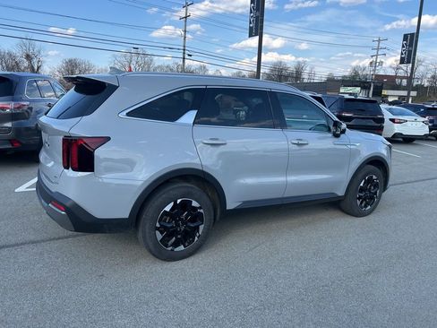 Certified 2024 Kia Sorento S w/ Panoramic Sunroof Package image 9