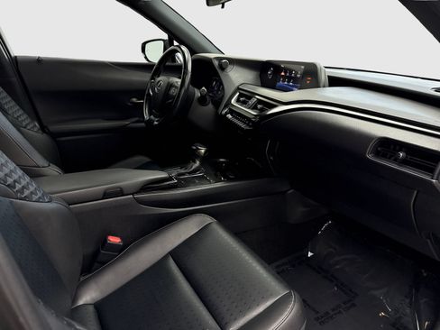 Used 2021 Lexus UX 200 w/ Accessory Package (Z2) FWD image 43
