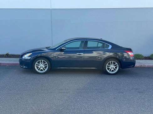 Used 2009 Nissan Maxima 3.5 SV w/ Tech Pkg FWD image 2