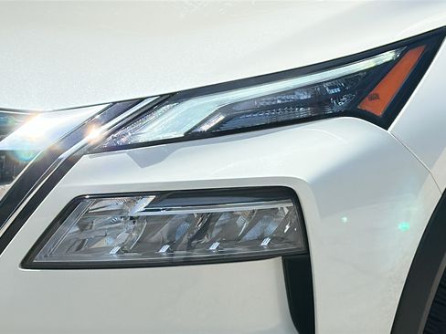 Used 2023 Nissan Rogue SV AWD/4WD image 4