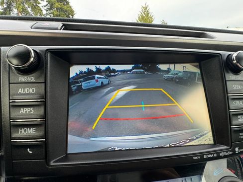 Used 2017 Toyota RAV4 XLE AWD/4WD image 19