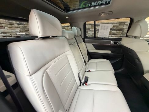 Used 2025 Hyundai Santa Fe Limited AWD/4WD image 33