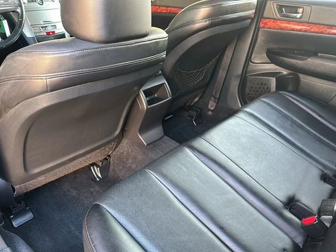 Used 2011 Subaru Outback 2.5i Limited image 9