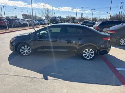 Used 2025 Toyota Corolla LE image 6