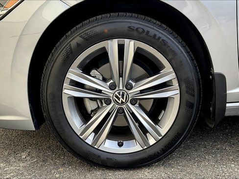 Certified 2024 Volkswagen Jetta SE image 8