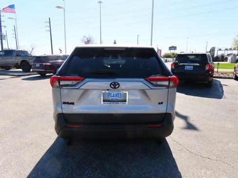 Used 2024 Toyota RAV4 LE FWD image 13