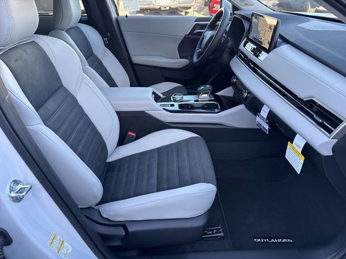 New 2026 Mitsubishi Outlander SE image 24