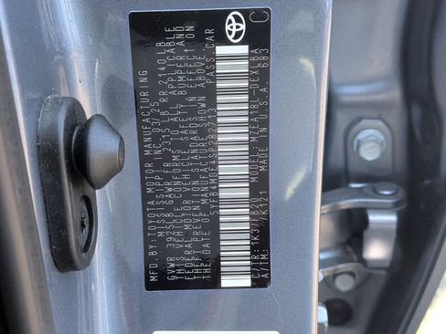Used 2025 Toyota Corolla LE FWD image 30