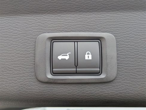 New 2025 Mitsubishi Outlander SE image 13