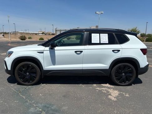 Used 2024 Volkswagen Taos SE AWD/4WD image 3