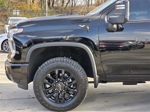 Used 2025 Chevrolet Silverado 2500 LTZ w/ Trail Boss Package image 5