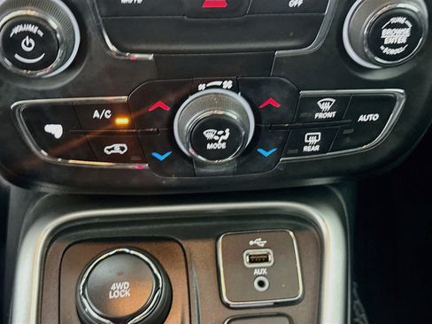 Used 2018 Jeep Compass Latitude w/ Popular Equipment Group AWD/4WD image 23