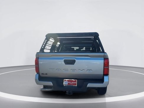 Used 2025 Toyota Tacoma TRD Off-Road AWD/4WD image 7